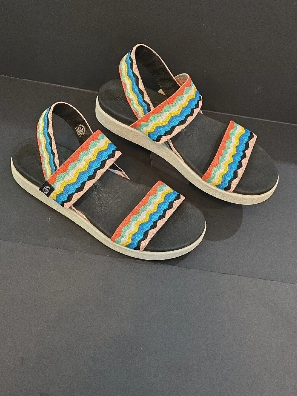 Keen Women's Multi-Color Zigzag Strap Sandals Size 11 - Picture 3 of 10